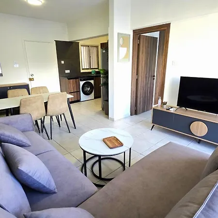 Charming 1br Stay, 5 Minutes Walk To The Beach! *