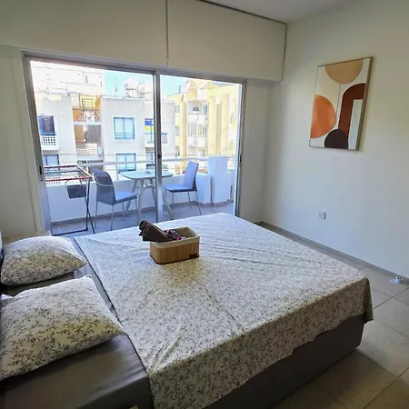 Charming 1br Stay, 5 Minutes Walk To The Beach! Larnaca