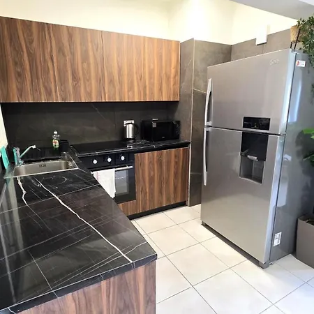Charming 1br Stay, 5 Minutes Walk To The Beach! *